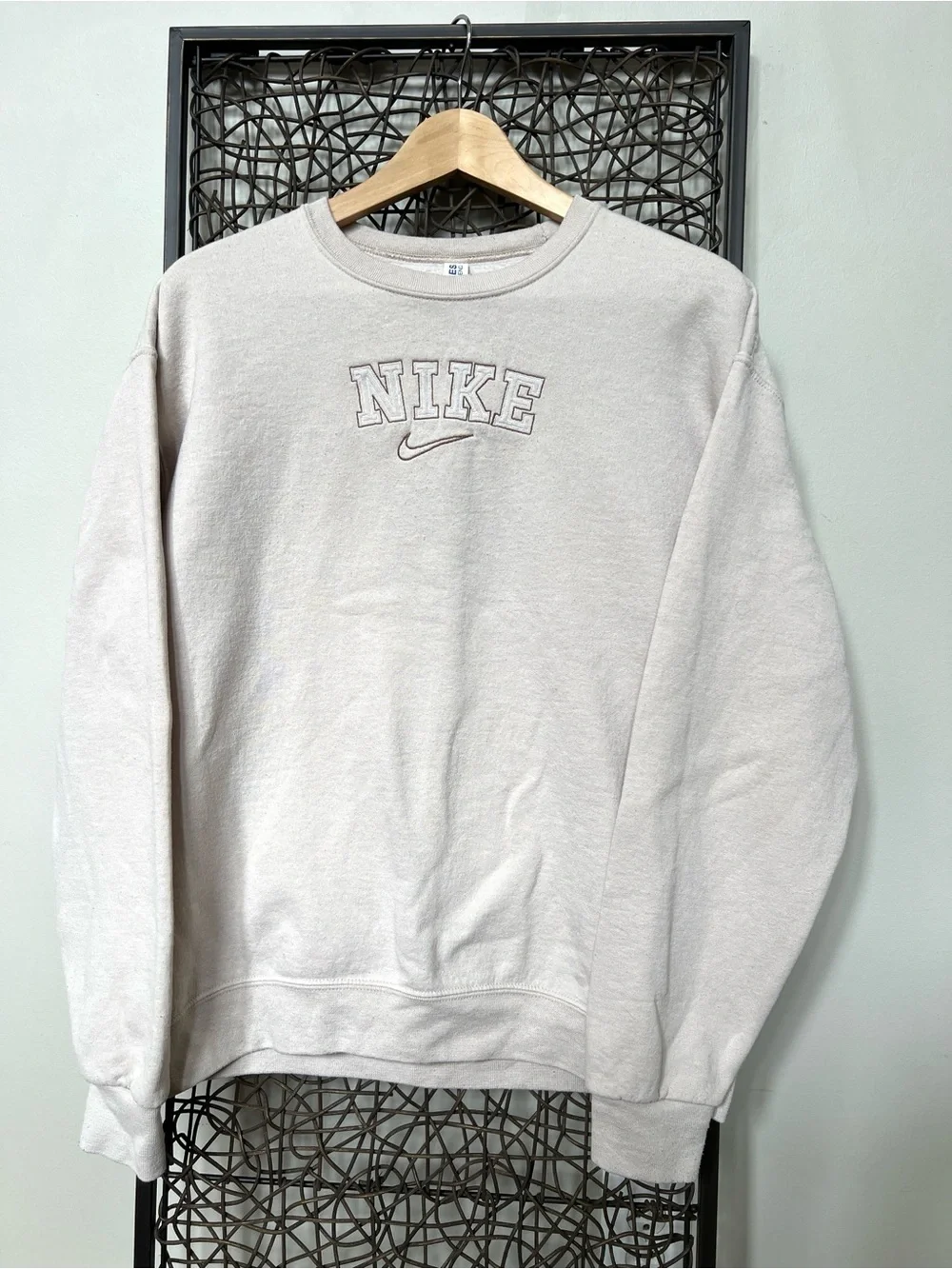 Nike Jerzees Unisex Center Swoosh Embroider Spellout Logo Y2K sweatshirt Ecru M